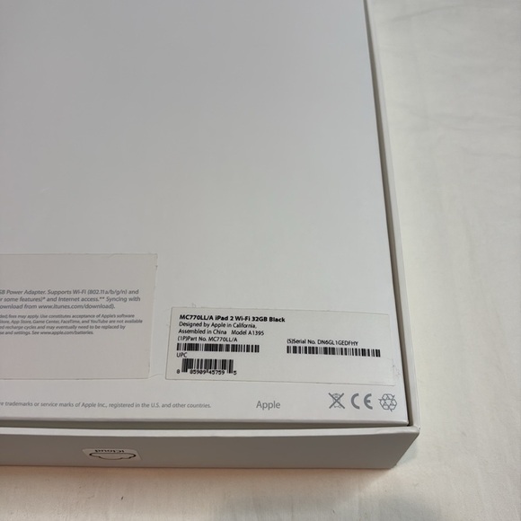 Apple Black iPad Tablet 32GB Empty Box & Apple Stickers - Picture 3 of 6